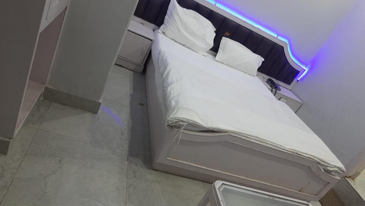Palace Paharganj Guest house New Delhi