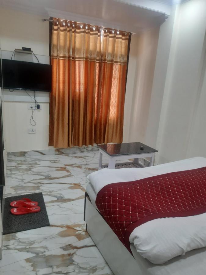 Palace Paharganj Guest house *